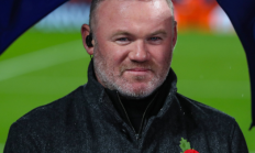 开云APP下载-鲁尼：萨拉赫在关键比赛必须回防协助队友，范戴克的进球本应有效