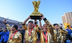 2025湖南省足球联赛：永州队冠军巡游举行